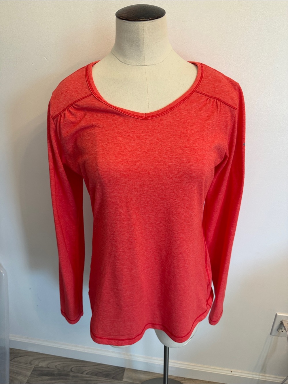 Columbia Women's Coral Long-Sleeve Scoop Neck Performance Tee